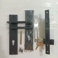 HANDLE PINTU KUNCI PINTU BESAR HITAM BELOCCA