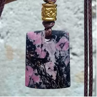 Liontin Kalung Batu Pink Borneo Kalimantan