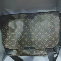 tas selempang louis vuitton pria authentic 