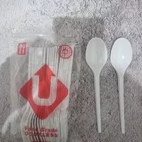 Sendok makan plastik putih susu