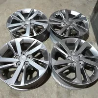 velg mobil bekas copotan new xenia r15 baud 5x100 kondisi mulus