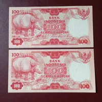 2 lembar nomor seri urut 100 rupiah uang kertas kuno tahun 1977