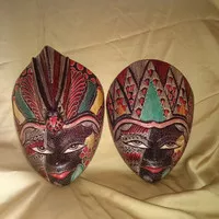 Topeng Batik Kayu Rama dan Shinta (sepasang)