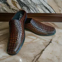 SEPATU SANDAL SELOP SLIP ON TUTONG BUSTONG PRIA KULIT CROCODILE