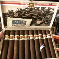 Cerutu Boss Cigar Boslucks Robusto Wooden Box 10 batang