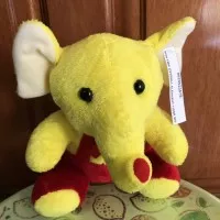 Boneka gajah kuning kecil