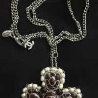 Chanel necklace with pendant removeable