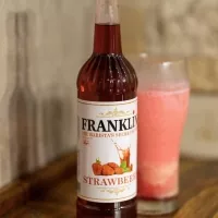 Franklin Premium Simple Syrup Strawberry - sirup pencampur minuman