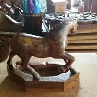 Asbak kayu Jati model Kuda Lari.