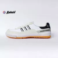 Sepatu Kodachi 8116 Putih Hitam Silver Sneakers Pria Wanita Olahraga