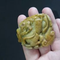 Pendant giok jadeite kuning ukiran harimau