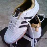 SEPATU Futsal ADIDAS 11nova putih / emas