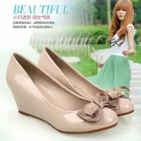 Sepatu Wedges Pantopel Pita Polkadot 8cm Cream