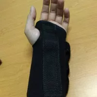 wrist splint. wrist brace. / wrist support
