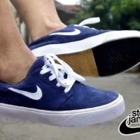 Sepatu Kets Nike Pria Stefan Janosky