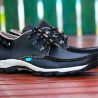 Sepatu Casual Kickers Slank Pria Black