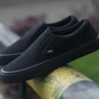 Vans slip on casual full black sepatu sekolah pria wanita