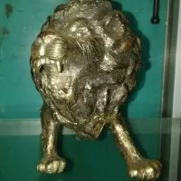 patung singa mengaum logam 2