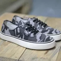 Sepatu pria main skate nongkrong kuliah gaya Vans Authentic Army #ICC