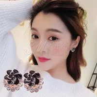 Anting Import Korea Bentuk Bunga Rose Mutiara Model Clip (Earring) - White