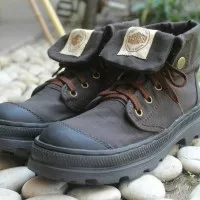 SEPATU BOOTS SNEAKERS BLACKMASTER PALLADIUM ORIGINAL /BONUS KAOS KAKI.