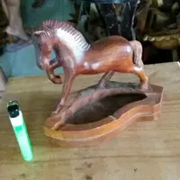 Asbak kayu Jati model Kuda Lari.