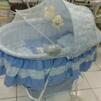 tempat tidur bayi