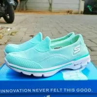 sepatu skechers wanita