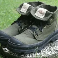 SEPATU BOOTS SNEAKERS BLACKMASTER PALLADIUM ORIGINAL (BONUS KAOS KAKI)