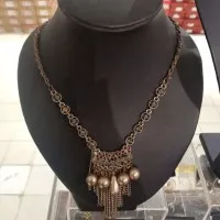 Kalung Pesta