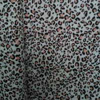 kain katun meteran motif leopard magenta