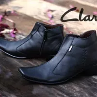 sepatu pantofel formal slip on pria clarks kulit asli