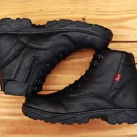 sepatu boot kickers zeus safety kulit hitam pria tracker touring