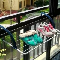 Hanger/ Gantungan/ Jemuran Baju Bayi Untuk Di Balkon / Teras Apartemen