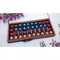 Cokelat Ulangtahun / coklat valentine (hardcase box 40 sekat hitam)